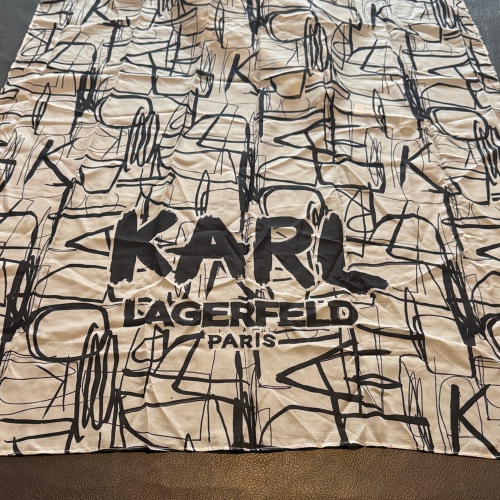 NWT Karl Lagerfeld Graphic Black and White Scarf - Picture 1 of 6